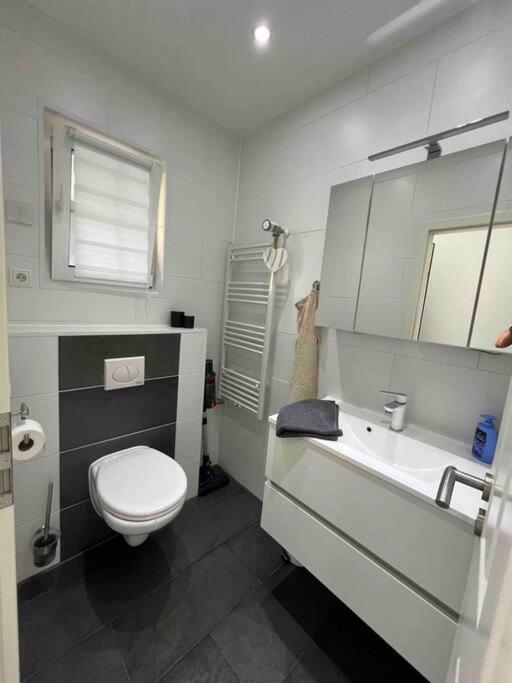 Schoenes 2 Zimmer Apartment An Der Stadt Grenze Mit Klimaanlage Blankenfelde-Mahlow Luaran gambar