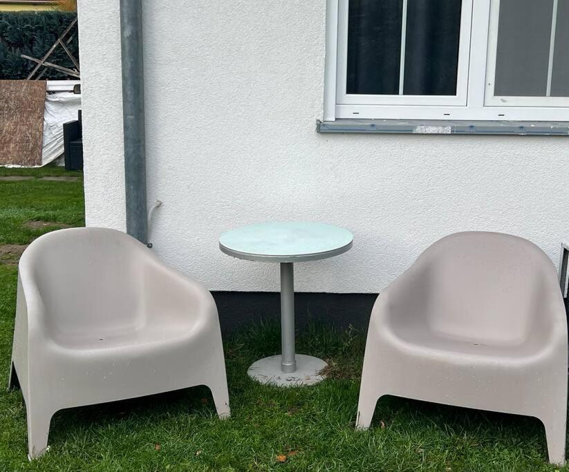 Schoenes 2 Zimmer Apartment An Der Stadt Grenze Mit Klimaanlage Blankenfelde-Mahlow Luaran gambar
