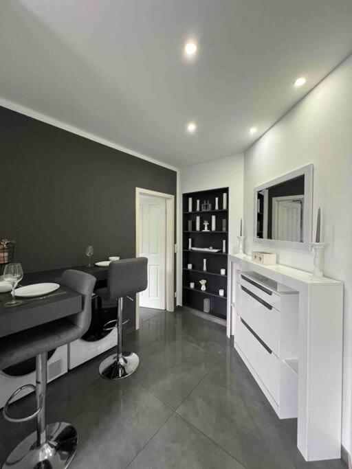 Schoenes 2 Zimmer Apartment An Der Stadt Grenze Mit Klimaanlage Blankenfelde-Mahlow Luaran gambar