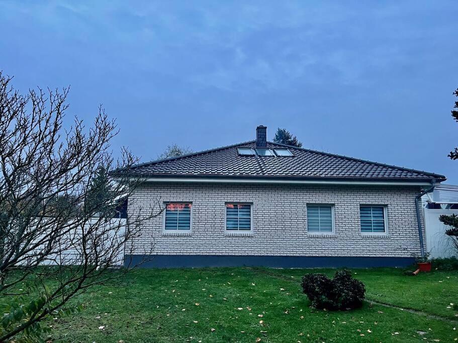Schoenes 2 Zimmer Apartment An Der Stadt Grenze Mit Klimaanlage Blankenfelde-Mahlow Luaran gambar